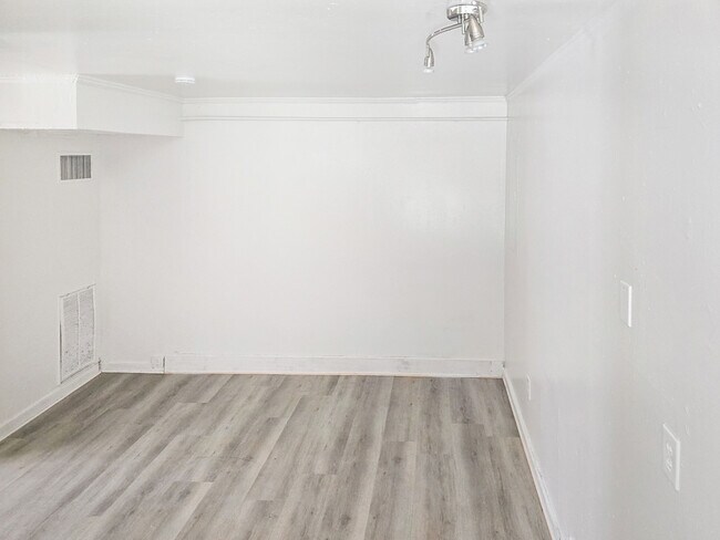 Foto del edificio - 2524 Noel St