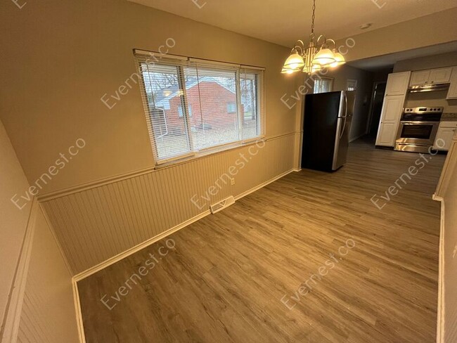 Building Photo - 6222 Goodhue Dr