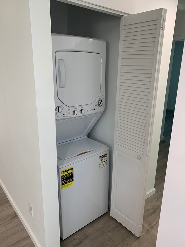 Foto del edificio - 5652 Satsuma Ave