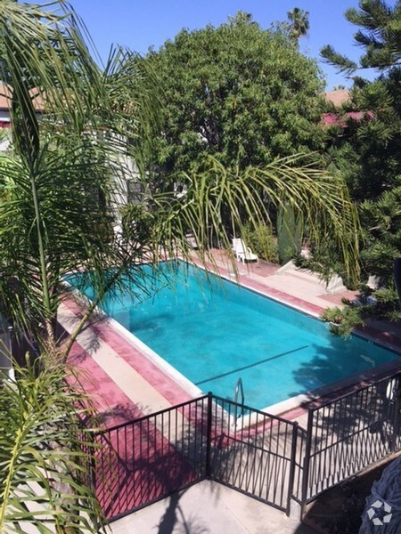 Foto del edificio - 1024 S Westmoreland Ave