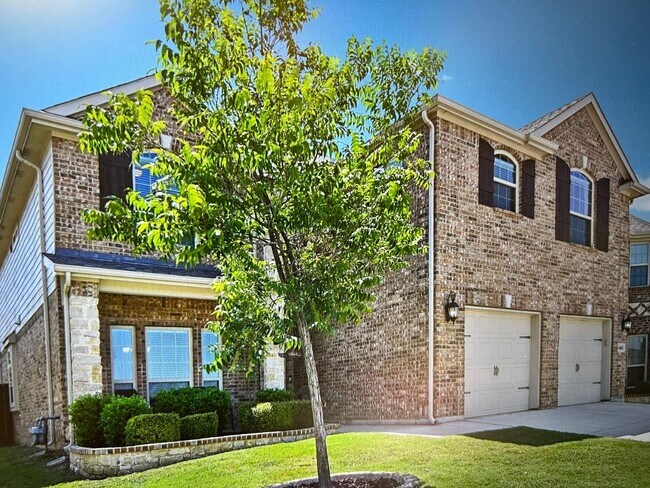 Building Photo - Beautiful 5 bed 4 bath 2 car garage with m...