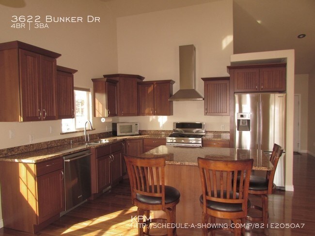 Building Photo - 3622 Bunker Dr