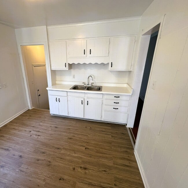 Building Photo - Now Leasing – Fully Rehabbed 3-Bedroom Hom...