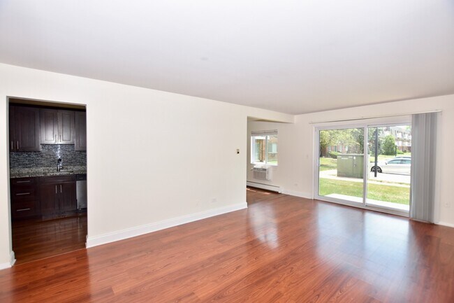 Building Photo - 912 Ridge Square