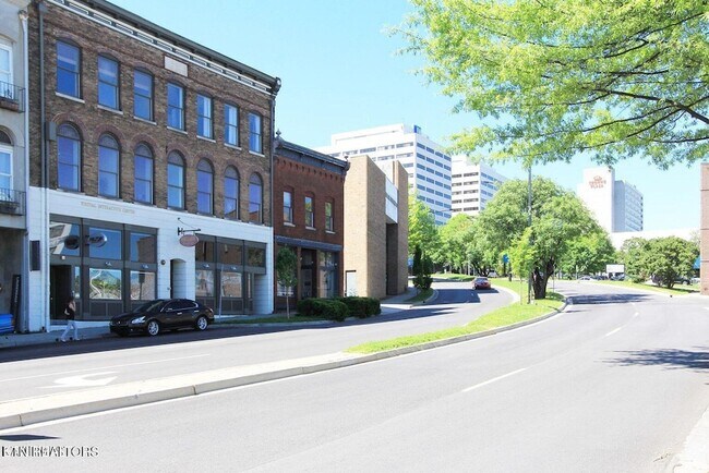 Foto del edificio - 106 W Summit Hill Dr SW