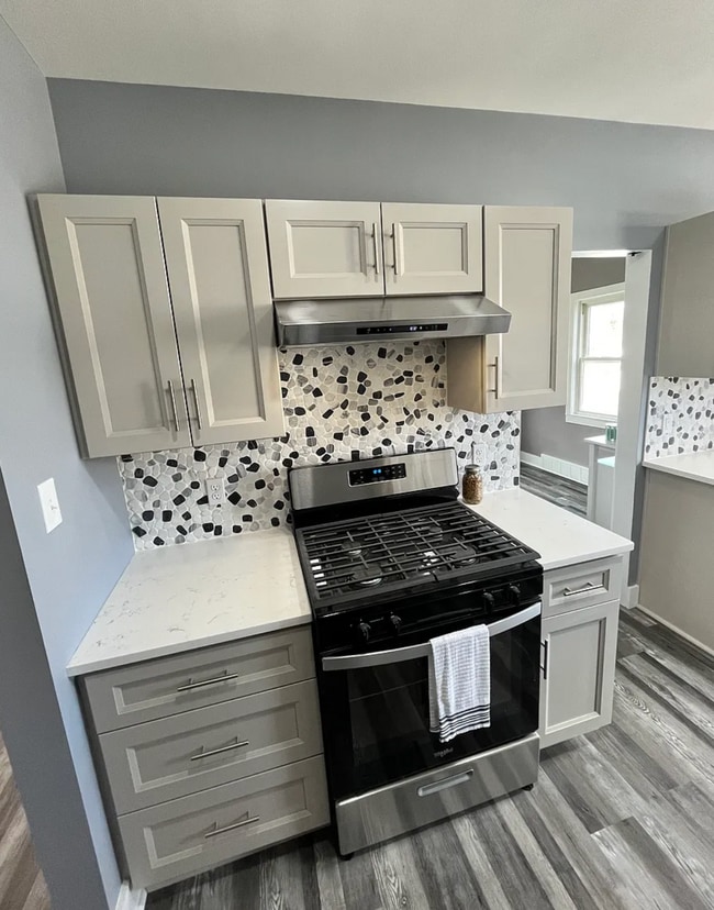 Tiled Backsplash - 1115 Margray St