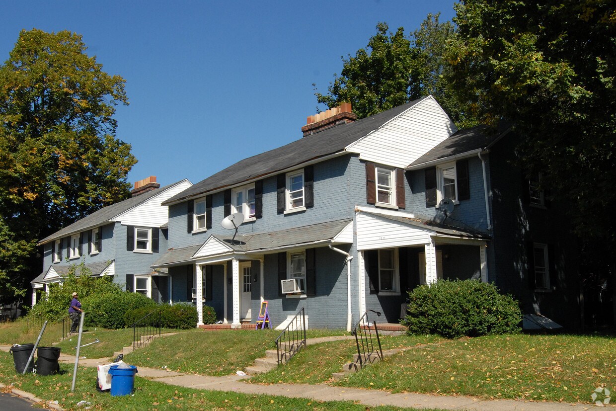 Primary Photo - 1111-1117 Pine Ln