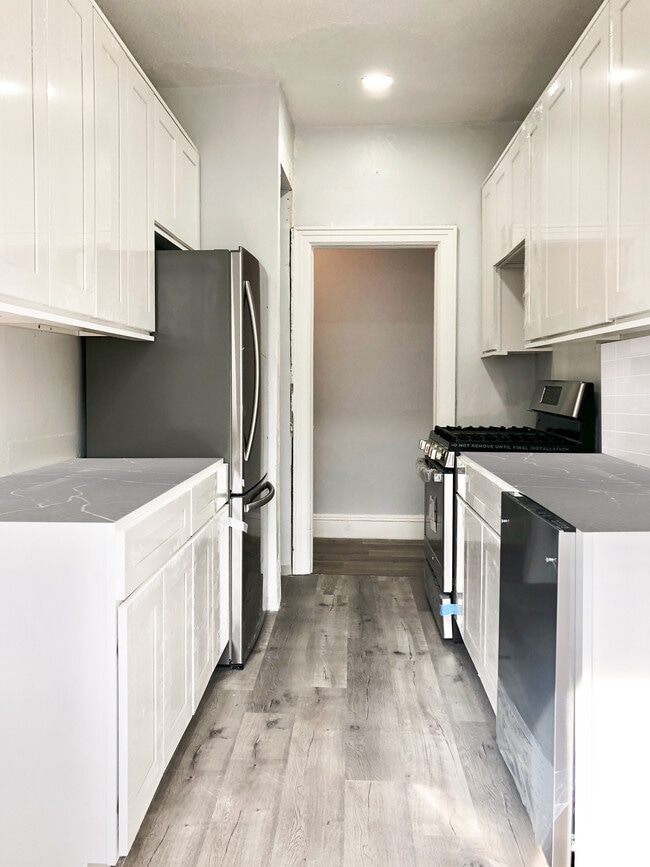 Building Photo - 663 Locust St