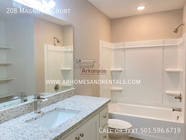 Foto del edificio - 208 Magnolia Ct