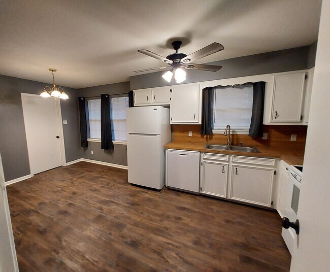 Building Photo - 605 S Fair St