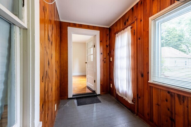 Building Photo - NEW LISTING-COMING SOON!!
