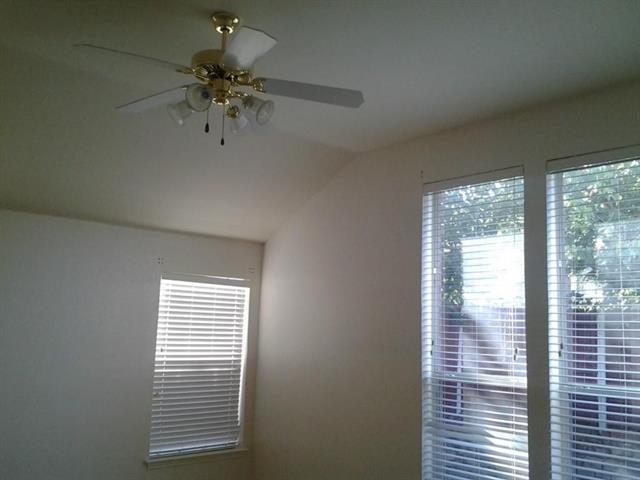 Foto del edificio - 803 E Alexander Ln
