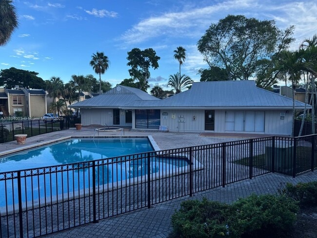 Foto del edificio - 4453 Treehouse Ln