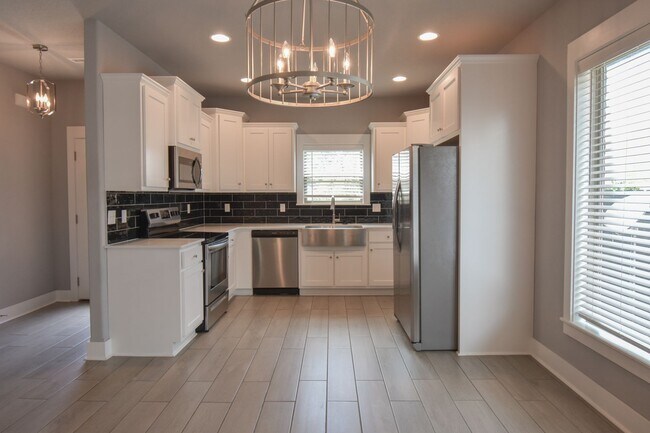 Foto del edificio - 4 Bedroom 2.5 Bathroom Home in The Heart o...