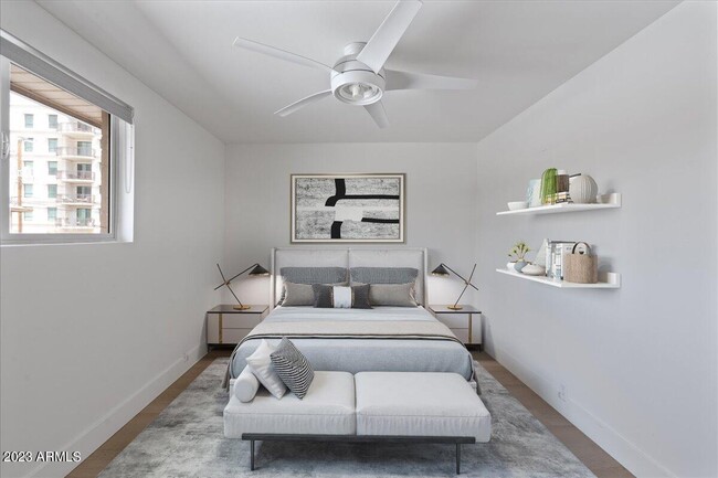 Foto del edificio - 6824 E 2nd St