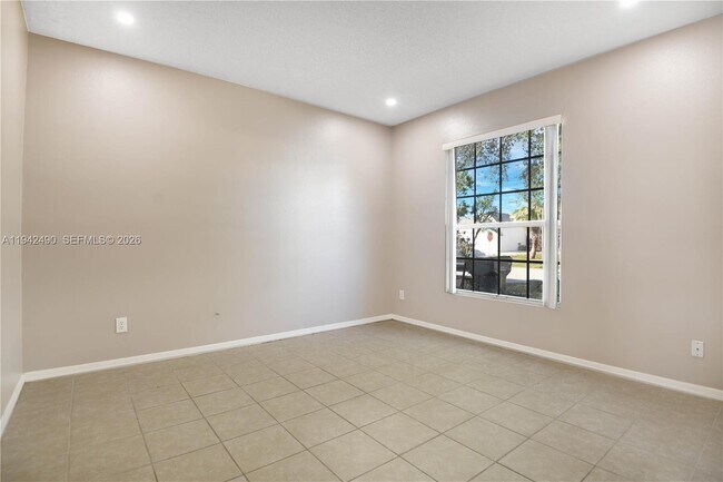 Foto del edificio - 915 Knollwood Dr