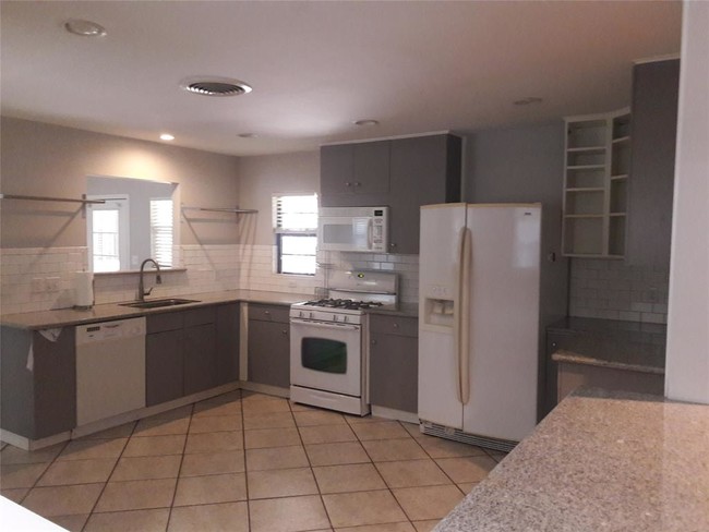 Foto del edificio - 9726 Pine Lake Dr