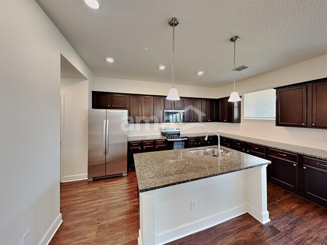 Building Photo - 413 Crestrun Loop