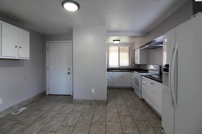 Foto del edificio - 3 Bed/1 Bath House in East Kennewick