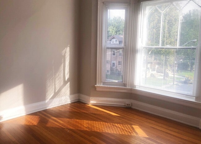 Foto del edificio - 344-348 Howell Avenue