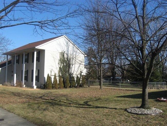 Building Photo - 2310 Peale Dr