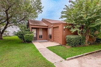 Building Photo - 76 Westwood Dr W