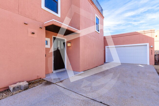 Foto del edificio - Unique 4 Bedroom, 2.5 Bathroom Home for rent