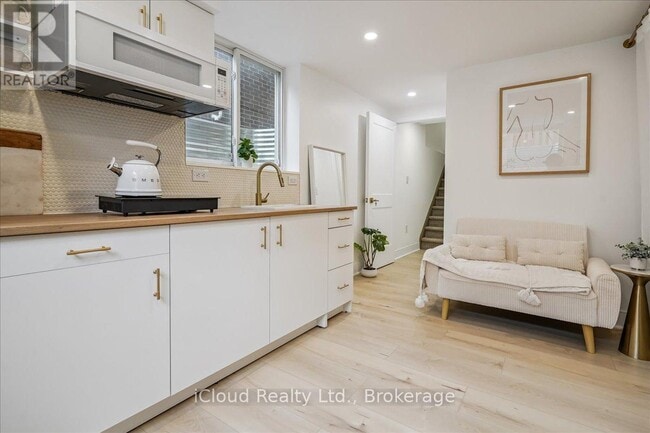 Building Photo - 13 Southam Ln