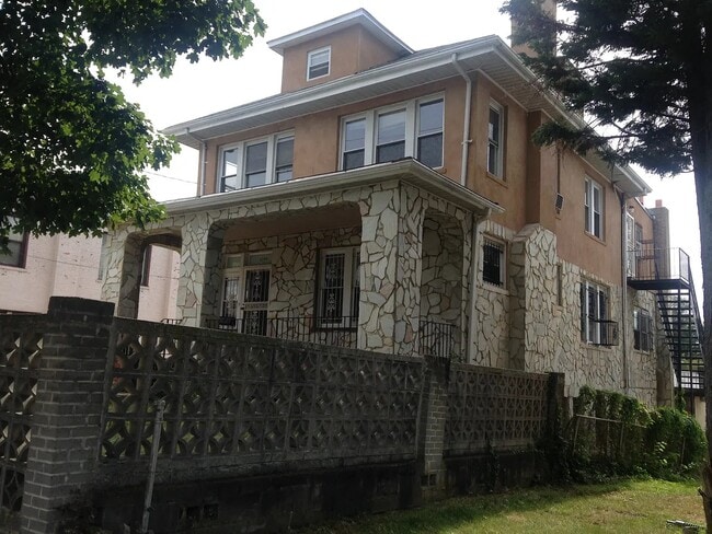 Building Photo - 3204 22nd St NE