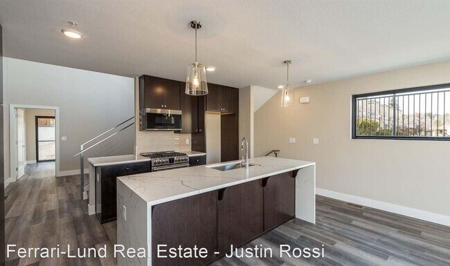 Building Photo - 2 br, 2.5 bath House - 3082 Cashill Blvd