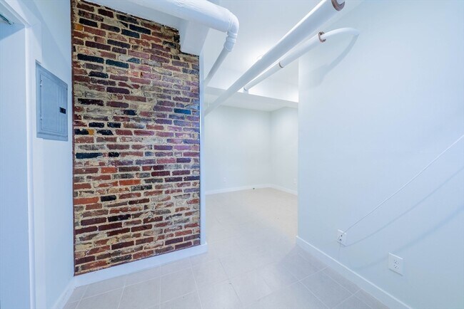 Building Photo - 463 Broadway