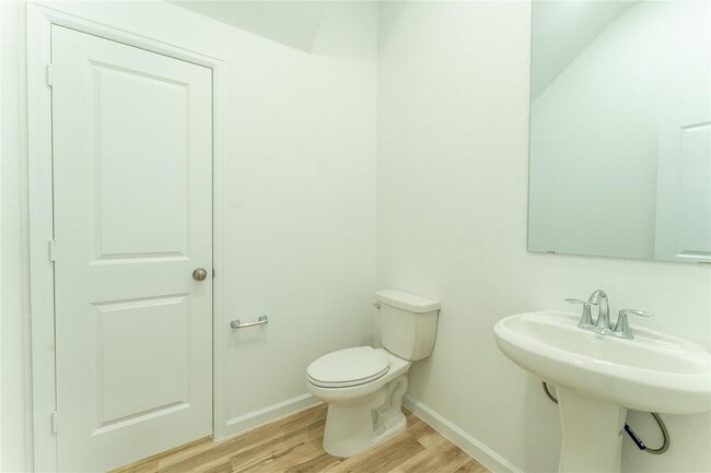 Building Photo - 5511 Holly Hvn Ct
