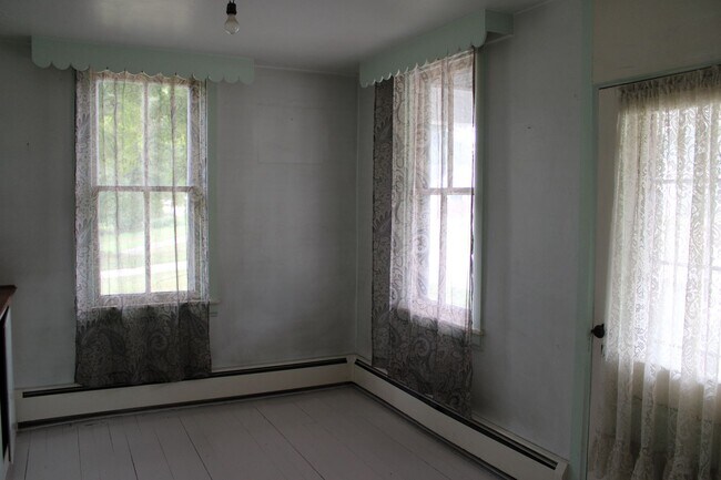 Building Photo - Single Family Farm House