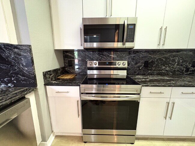Building Photo - Available Now! Spacious 2-Bed, 2-Bath Cond...