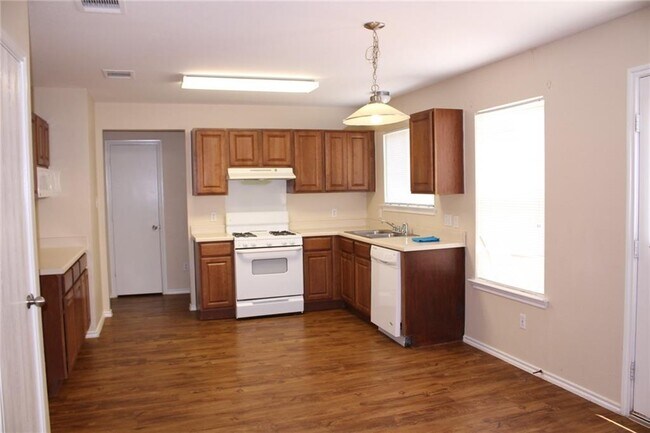 Building Photo - 216 Outfitter Dr