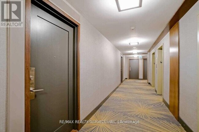 Photo du bâtiment - 5025 Four Springs Ave