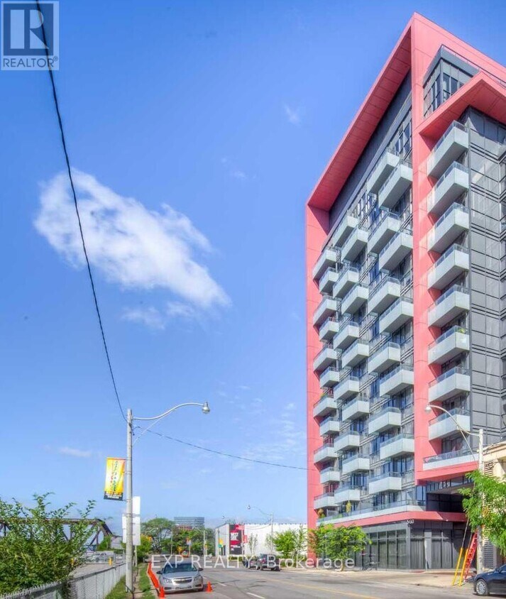 Primary Photo - 560-560 Front St W