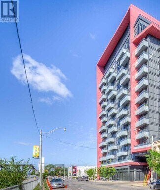 Building Photo - 560-560 Front St W