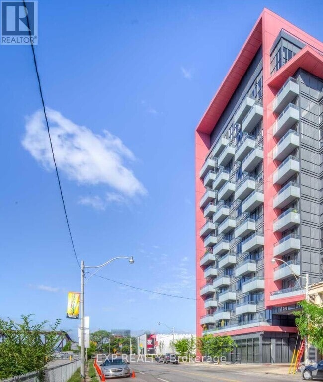 Building Photo - 560-560 Front St W