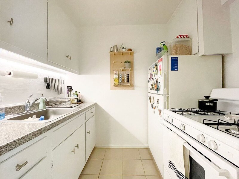 Building Photo - 1705 Dock St