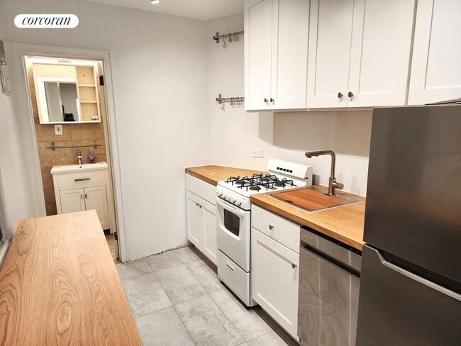Foto del edificio - 244 E 90th St