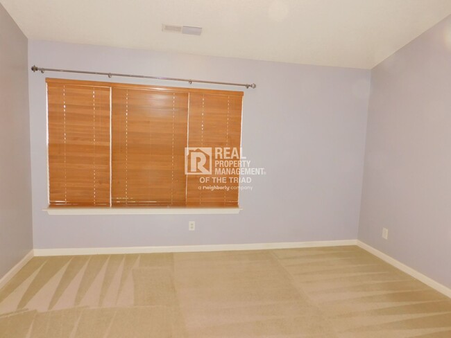 Foto del edificio - MOVE IN SPECIAL! Lovely End Unit 2BR/2.5BA...