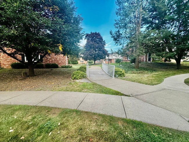 Foto del edificio - 2 Bedroom 1.5 bath Condo in Milwaukee