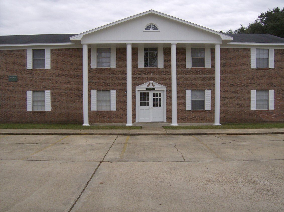 Foto principal - 815 Woodyard Dr