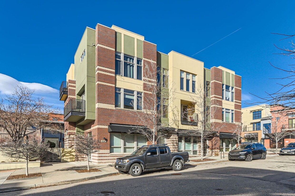 Foto principal - BRIGHT MODERN 1BR/1BA CONDO in NORTH BOULD...