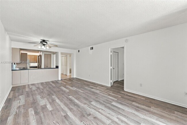 Building Photo - 6800 Cypress Rd