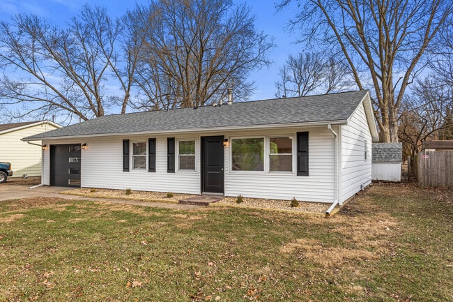 Photo - 1710 Crescent Dr (Champaign, IL) House