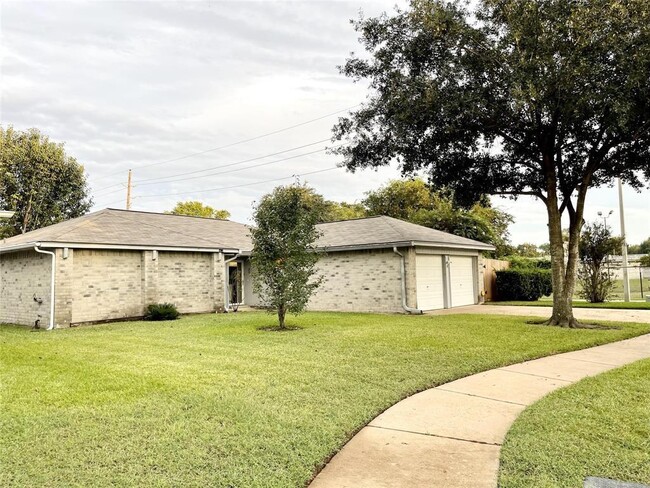 Building Photo - 2550 Olympus Dr