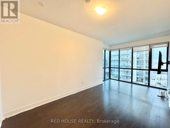 Building Photo - 2916 Hwy 7 W