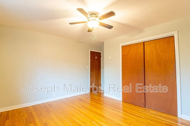 Foto del edificio - 405 Noank Ledyard Rd